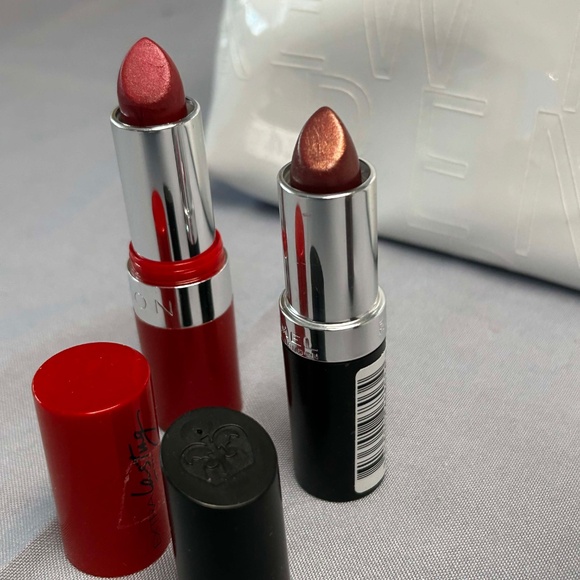 6 EYE PENCILS, 6 LIPSTICKS AND HOLT RENFREW COSMETIC BAG, YVES ROCHER, AVON, ETC - Picture 15 of 16